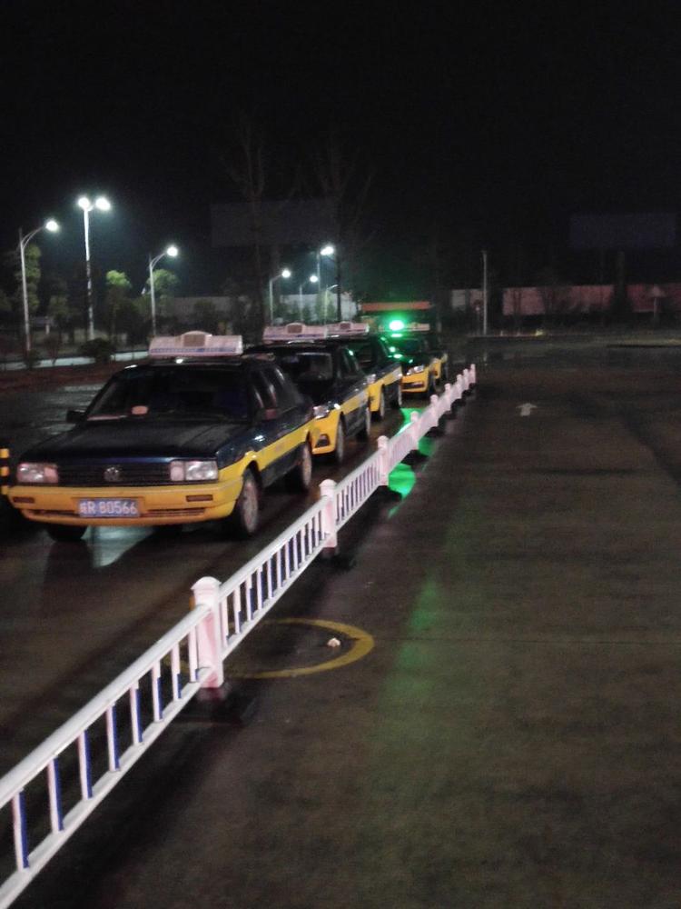 明显提升了机场出租车行业整体素质.