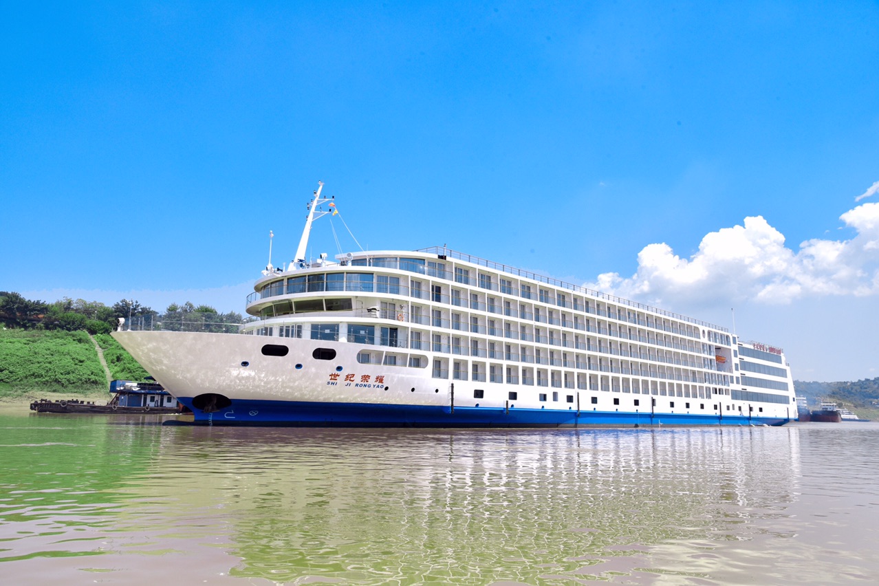 刚刚一艘豪华巨轮停靠池州跟随小编一起揭秘豪华游轮内部多图77视频