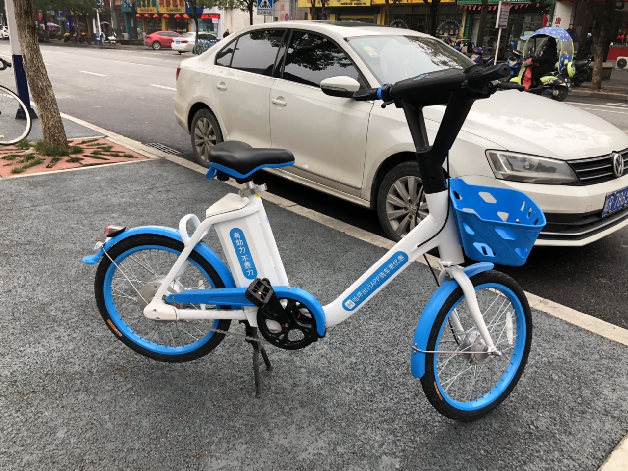 在路边看到哈罗助力车了样子很新就是数量太少了