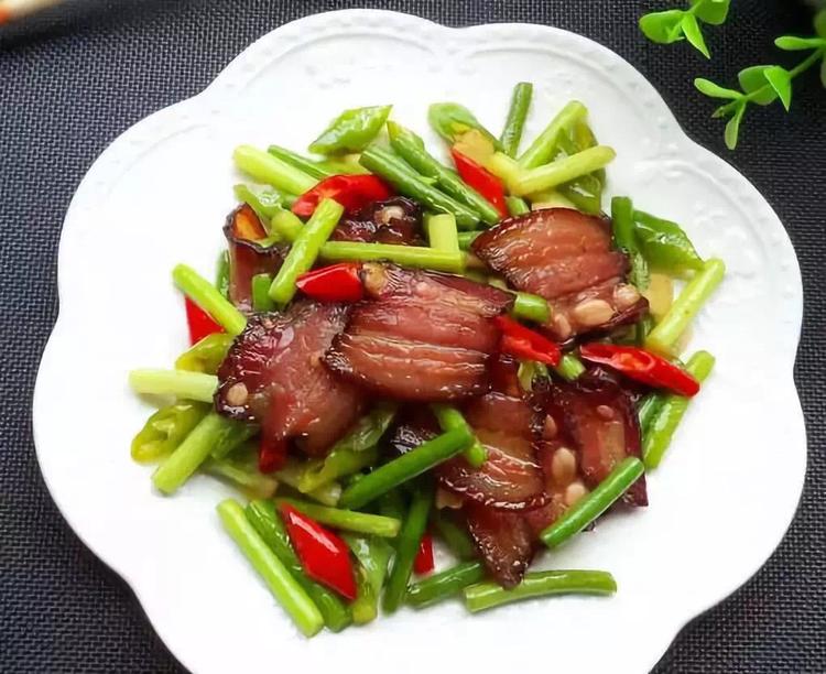 春节快到了!风味十足的腊肉小炒,你都会么?