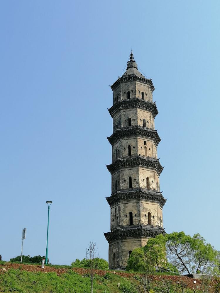 与百牙塔一道,历来成为池城的地标建筑,是池城历史的见证.