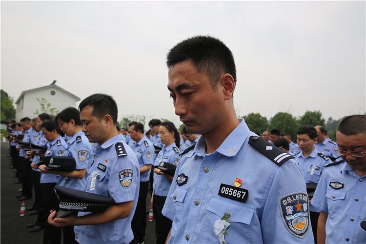 扎根基层三十载护平安,恪守忠诚一辈子葆本色!