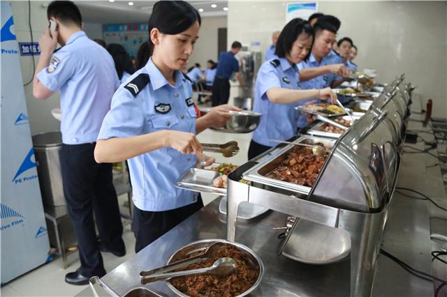 池州交警支队机关食堂:厉行节约成新风尚