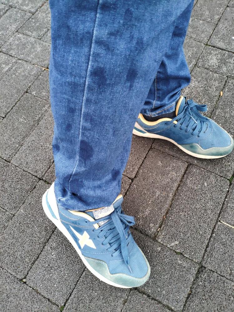 大早上在水木清华门口被出租车溅一裤腿水,袜子都湿了