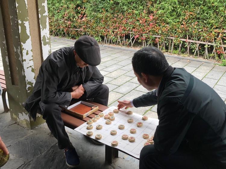 看这阵仗,池州下棋的大叔大爷是不是都聚集到烟柳园来了?