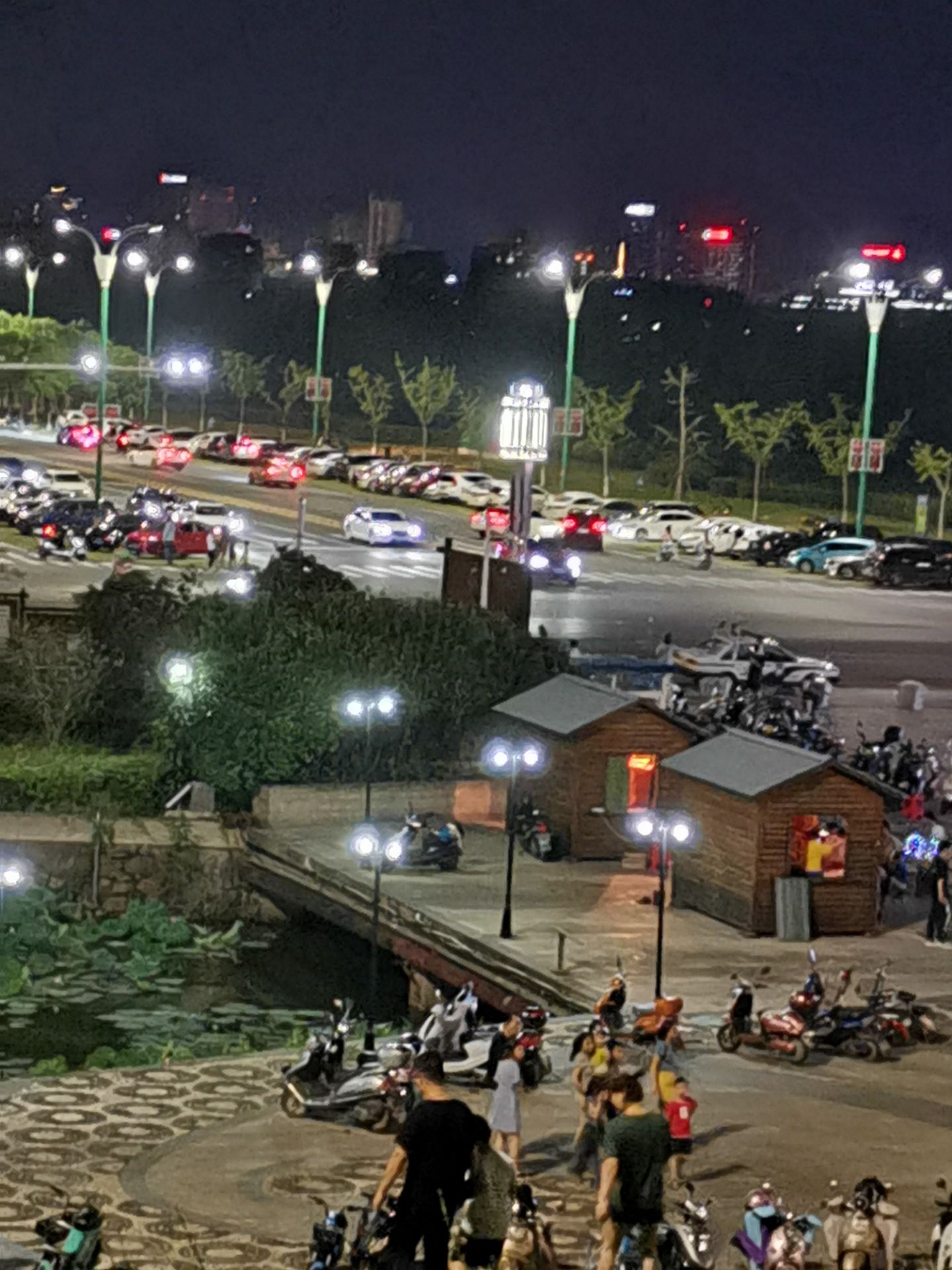 美轮美奂的平天湖莲花台夜景