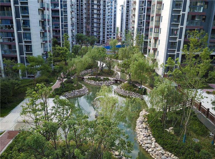 又是别人家的小区,竟然把"山水"搬进了自家园林中!