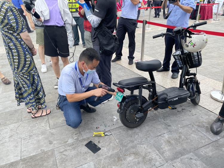 池州市电动自行车登记上牌工作 昨日正式启动 截止目前已有22207辆车